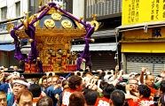 担ぎ手が築四に変わり場外市場へ。'10.06.13.