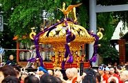 お歯黒獅子に続き宮出し。'10.06.13.""