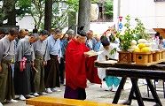 社殿前での発輿式。'10.06.13.