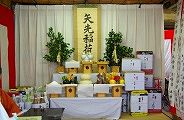 鳥居脇のお神酒所。'10.06.13.