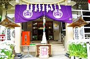 幟がない陰祭りの社殿。'10.06.13.
