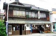 寄居駅前商店街の山崎屋。'10.07.11.