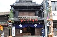 有形文化財の店蔵絹甚。'10.11.07.