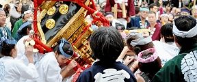 宮神輿(女神輿)の屋根受役。'10.10.31.