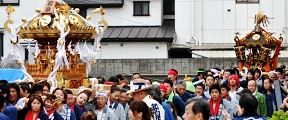 連なり巡行する和泉と覚東。'10.11.14.