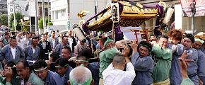 激しい神輿揉み。'13.07.21.