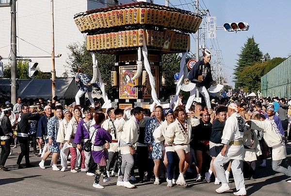 万灯神輿の河邊神輿会。'13.10.27.