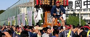 慣れた神輿のり。'13.10.27.