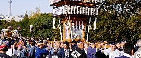 万灯神輿の関東仲好会。'13.10.13.