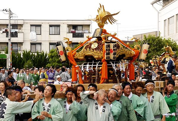 溝口神社の総彫刻神輿。'13.07.28.