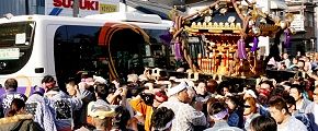 千住中居町公園前でバスとすれ違う。'14.01.01.