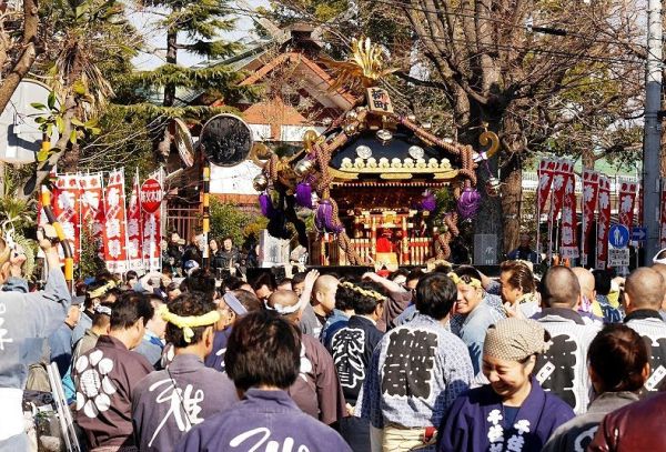 大川町氷川神社前からの担ぎ出し。'14.01.01.