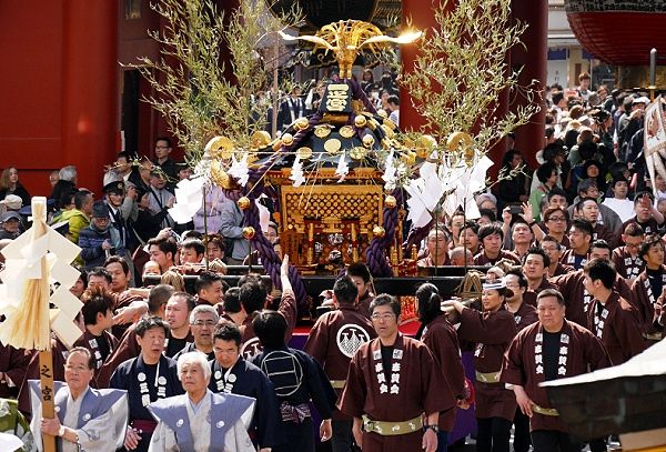 宝蔵門潜る一之宮。'14.03.18.