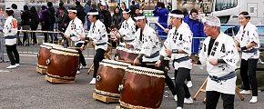 葵太鼓は昭和51年に富岡八幡宮の氏子で結成された和太鼓集団。'14.02.23.