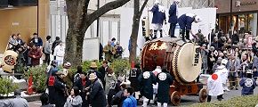恋ヶ窪の熊野神社の御太鼓。'14.02.11.