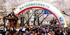 花曇りのパレード会場。'14.04.06.