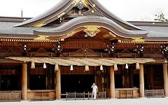 歴史誇る寒川神社本殿。'14.07.21.