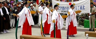 巫女の舞い奉納。'14.07.21.