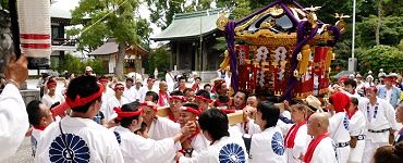 重層の神門前で。'14.07.21.