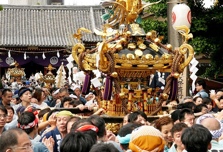東部の聖天町会神輿。'14.05.17.