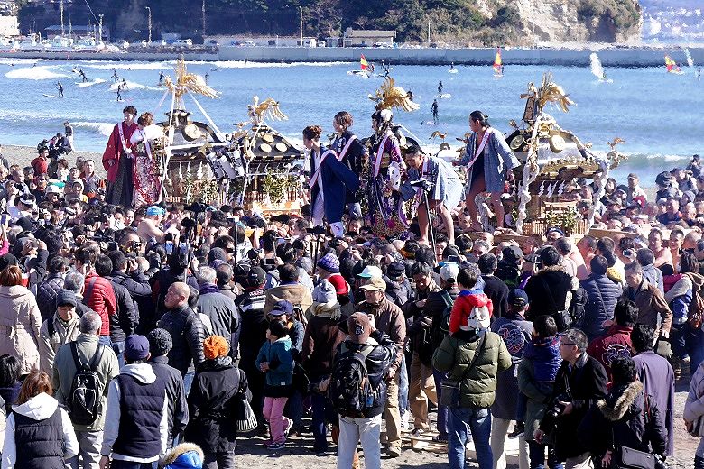新成人乗せて神輿揉み。'15.01.18.