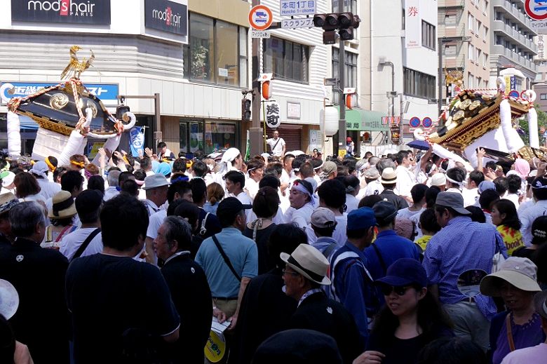 スクランブル交差点でのゆすり。'15.07.26.