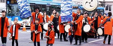 先頭の和太鼓。'14.11.02.
