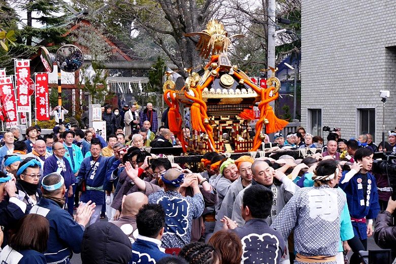 大川町氷川神社からの担ぎ出し。'15.01.01.
