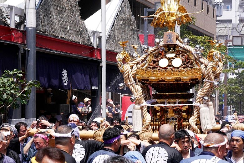 見事な彫刻の大神輿の駒札「二号地」'15.08.01.