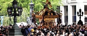 日本橋中央で方向転換。'11.10.30.