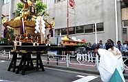 路上の大神輿渡御祭式典。'11.10.30.