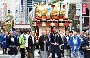 先導する獅子頭山車。'11.10.30.