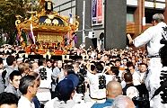 明治座前の休息。'11.10.30.