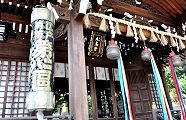 銅製の奉納長提灯。'11.09.11.