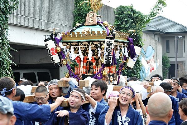 二段重ね棒で担ぐ。'11.11.03.