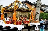 休息所前での神事。'11.10.02.