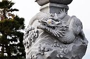 江の島伝説による龍の灯籠。'12.01.15.