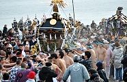 寒さ飛ばす男衆のこの熱気。'12.01.15.