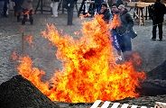 寒気には大焚火が似合う。'12.01.15.