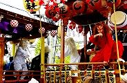 舞台屋台の獅子と狐の所作。'11.11.13.