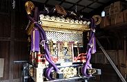 氷川神社の江戸末期の神輿。'12.01.01.