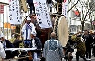冬晴れに響き渡る御太鼓。'12.02.11.