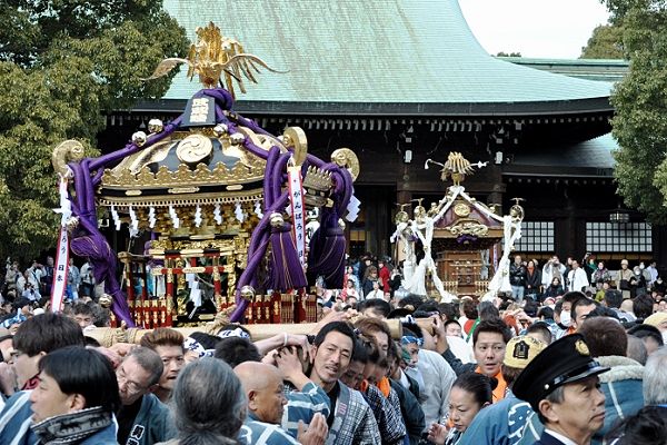 担ぎ手達の熱気と歓喜の渦。'12.02.11.