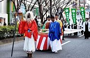 先導役の一本下駄の猿田彦。'12.02.11.