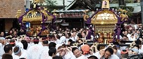 中坂上から三組坂上へ巡行。'12.02.26.
