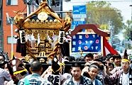 巡行中の車載囃子屋台は観れず。'12.04.15.