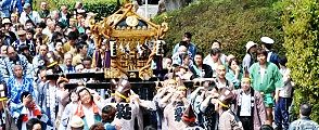 新緑の薫風の春うららの神輿担ぎ。'12.04.15.