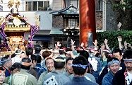 表参道口で歓喜の雄叫び。'12.04.08.