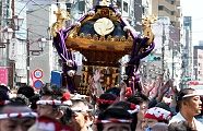 掛け声と雄叫びが響き渡る。'12.04.08.