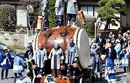 神輿と山車を先導する御太鼓。'12.04.01.